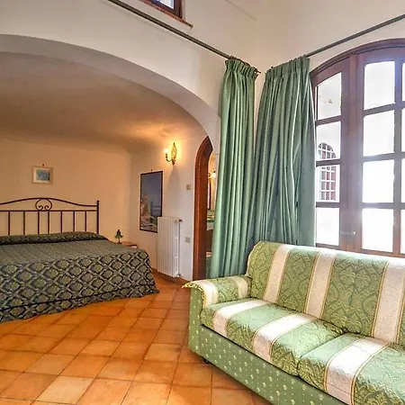 Sleeps 8 Pool Air Con Wifi
